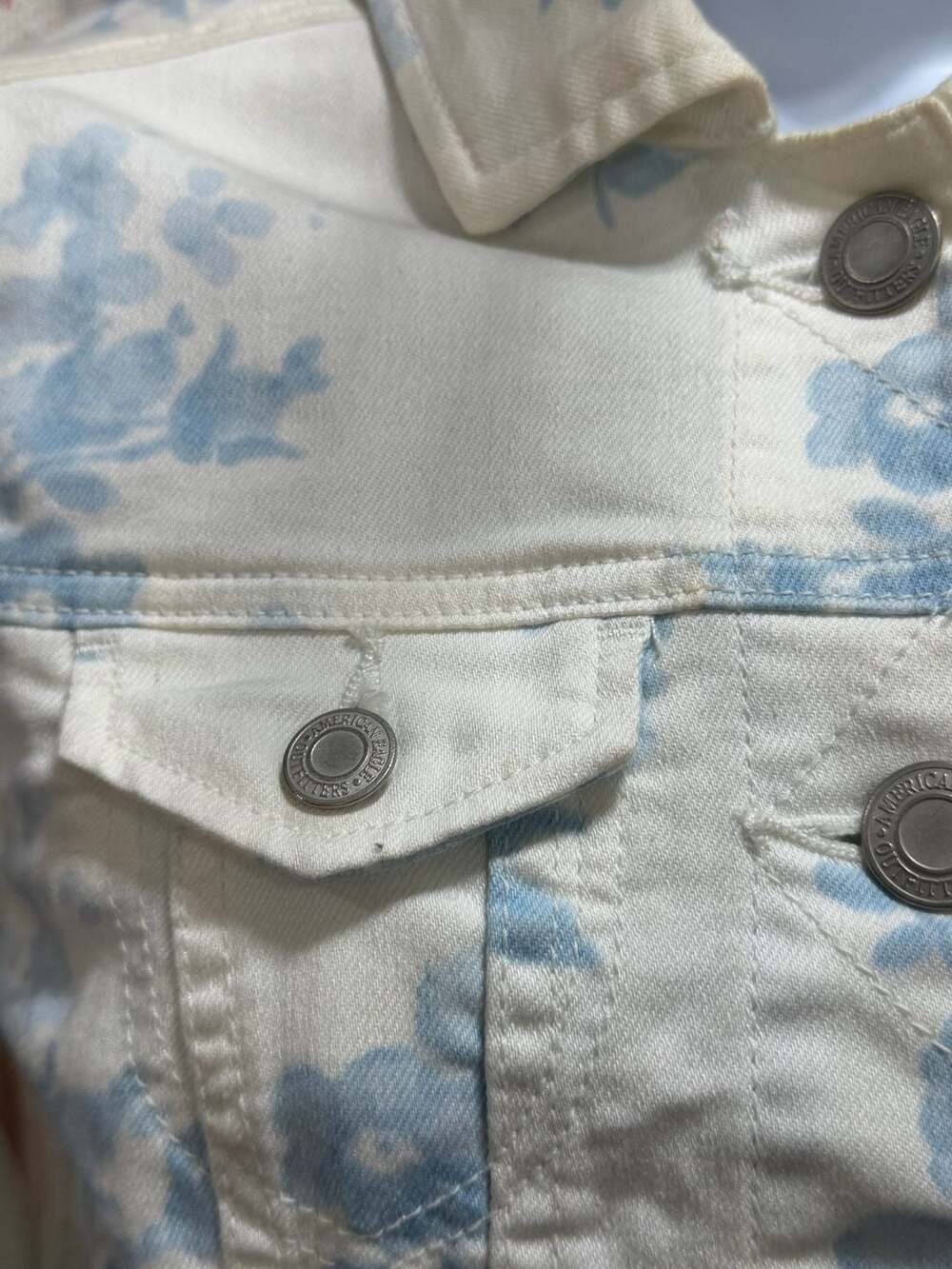 American Eagle Floral Denim Jacket Size Small - Picture 5 of 12